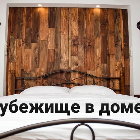 Apartment In The City Center In The House With Atlantes Odessa Dış mekan fotoğraf