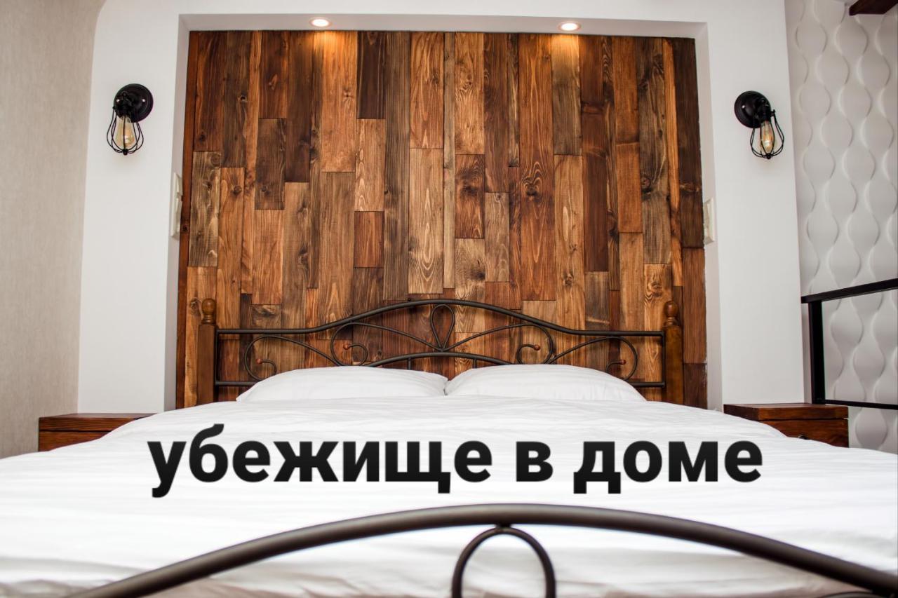 Apartment In The City Center In The House With Atlantes Odessa Dış mekan fotoğraf